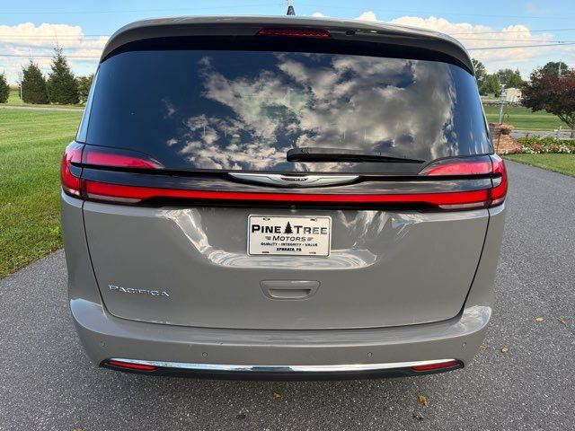 Used 2025 Chrysler Pacifica Select FWD image 5