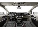Used 2020 Chrysler Pacifica Limited image 5