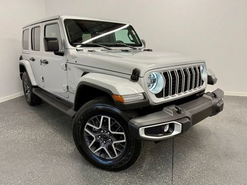 Used 2024 Jeep Wrangler Sahara w/ Technology Group image 4