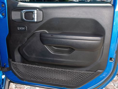 Used 2021 Jeep Wrangler Willys image 12