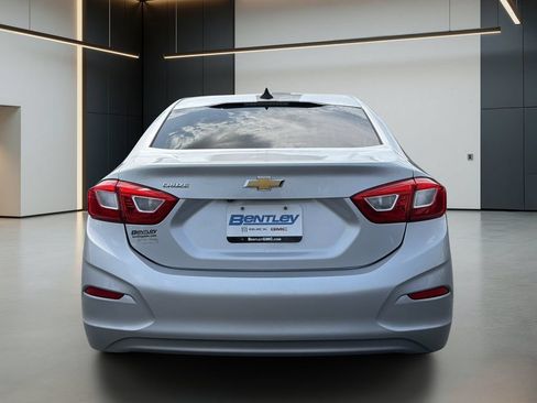 Used 2017 Chevrolet Cruze LS FWD image 5