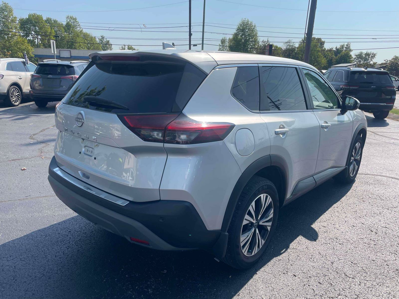 Used 2023 Nissan Rogue SV FWD image 8