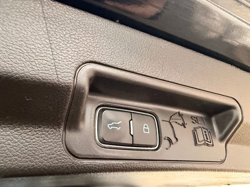 Used 2021 Ford Explorer XLT w/ Equipment Group 202A image 16