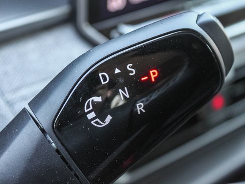 Used 2025 Volkswagen Tiguan S image 20