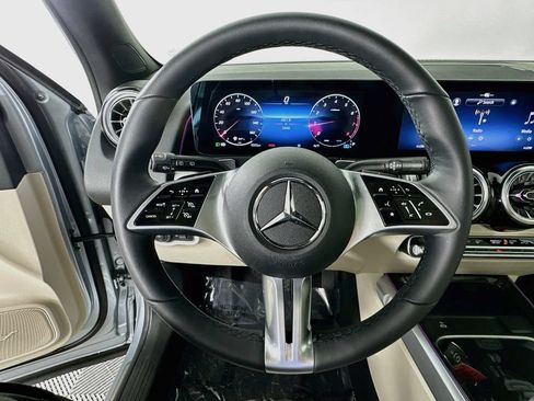 Used 2026 Mercedes-Benz GLB 250 4MATIC image 11
