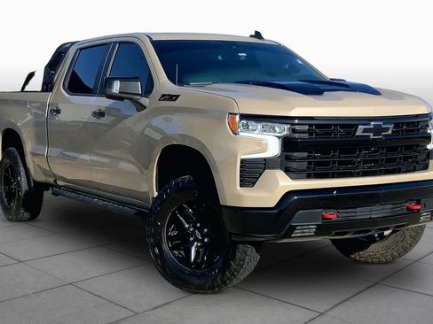 Used 2022 Chevrolet Silverado 1500 LT Trail Boss w/ LT Trail Boss Premium Package AWD/4WD image 3