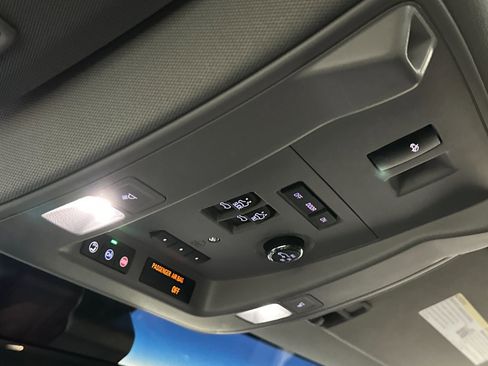 Used 2018 Cadillac Escalade ESV Luxury image 25