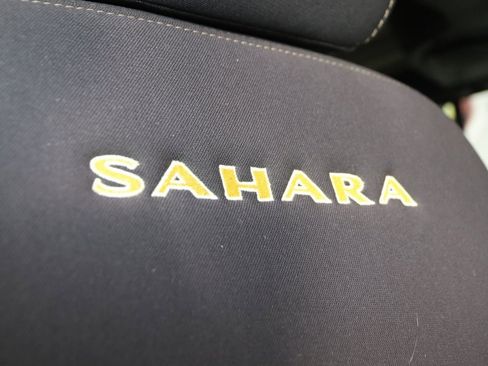 Used 2013 Jeep Wrangler Unlimited Sahara image 11