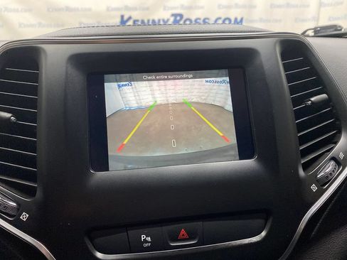 Used 2019 Jeep Cherokee Latitude Plus AWD/4WD image 24