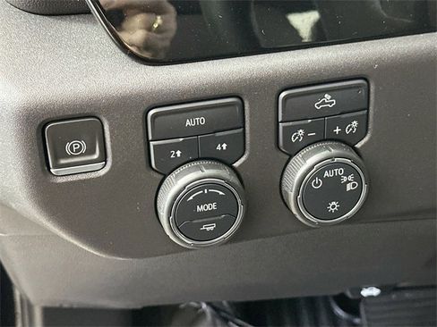 Used 2023 Chevrolet Silverado 1500 LT image 21