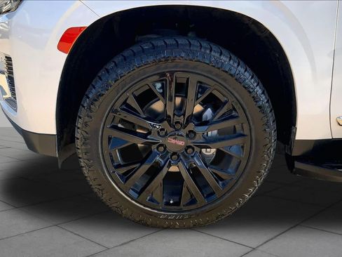 Used 2021 GMC Yukon SLT w/ Rear Media and Nav Package AWD/4WD image 9