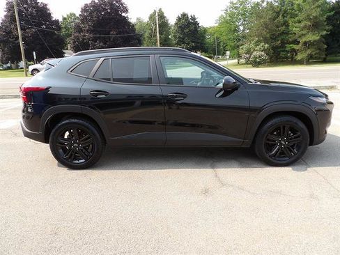 Used 2024 Chevrolet Trax ACTIV w/ Sunroof Package FWD image 6