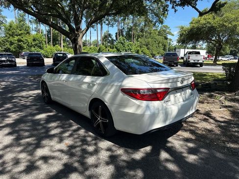 Used 2016 Toyota Camry SE FWD image 3