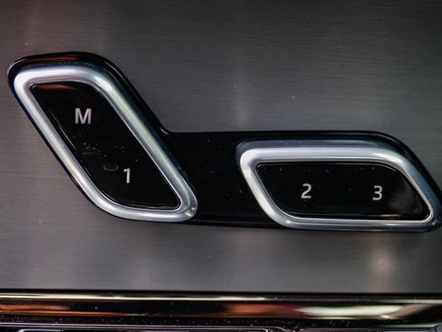 Used 2025 Land Rover Range Rover Sport image 23