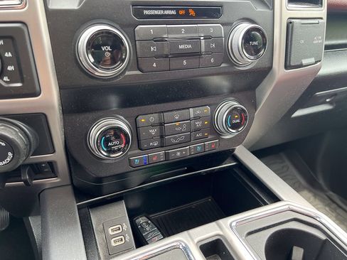 Used 2019 Ford F150 Platinum w/ Equipment Group 701A Luxury AWD/4WD image 25