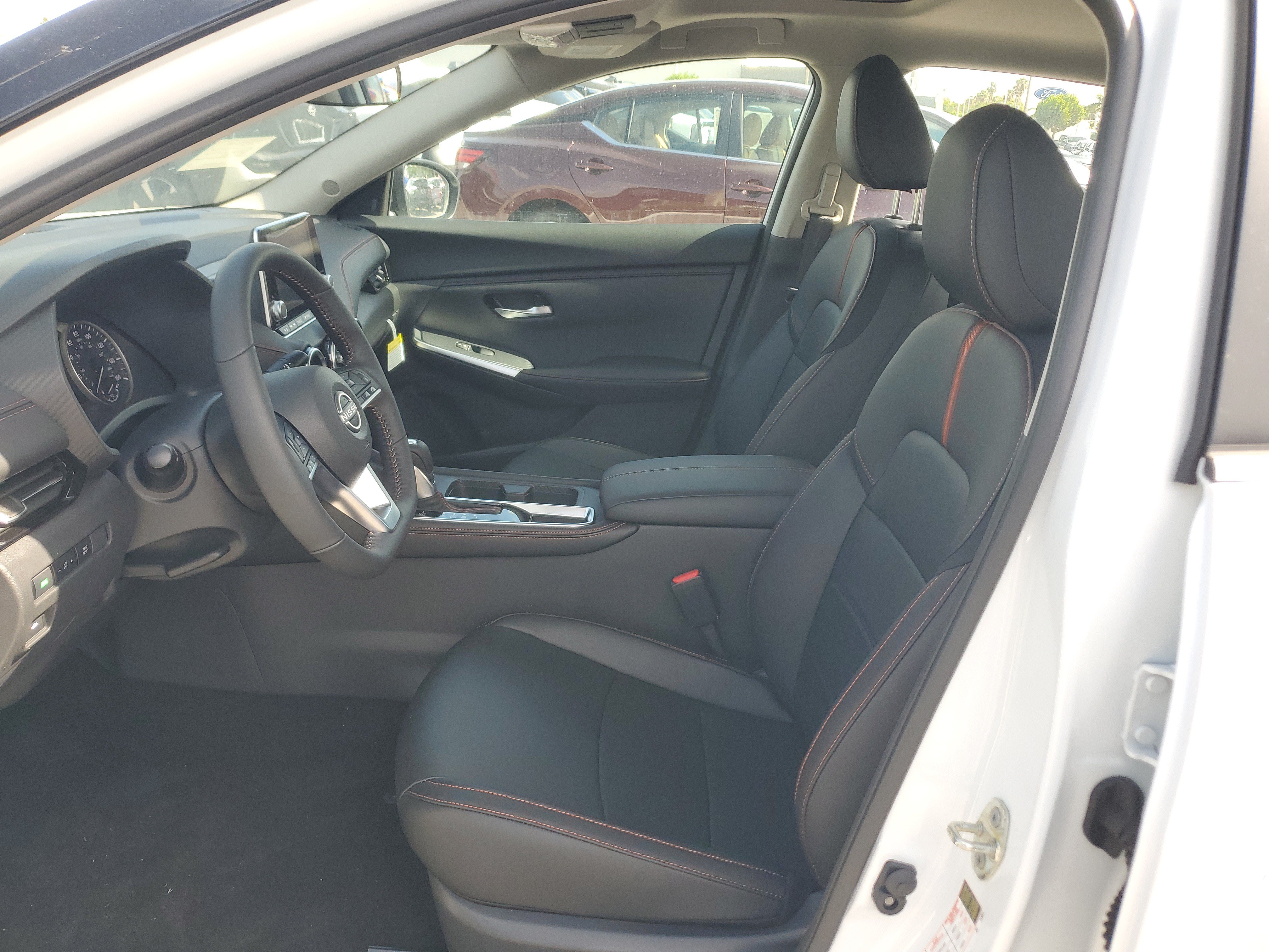 Used 2025 Nissan Sentra SR w/ SR Premium Package FWD image 9