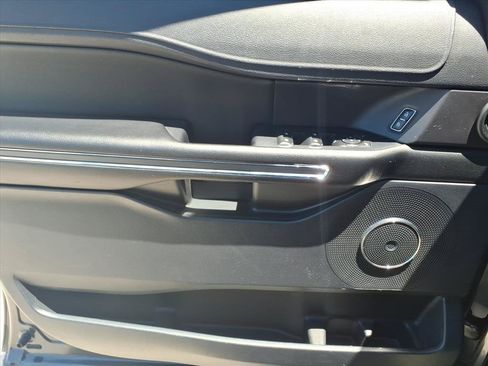 Used 2018 Ford Expedition XLT w/ Equipment Group 201A AWD/4WD image 18