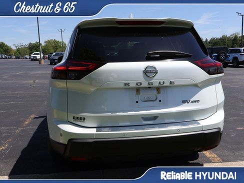 Used 2024 Nissan Rogue SV image 16