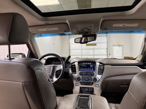 Used 2017 GMC Yukon SLT w/ Premium Edition image 24