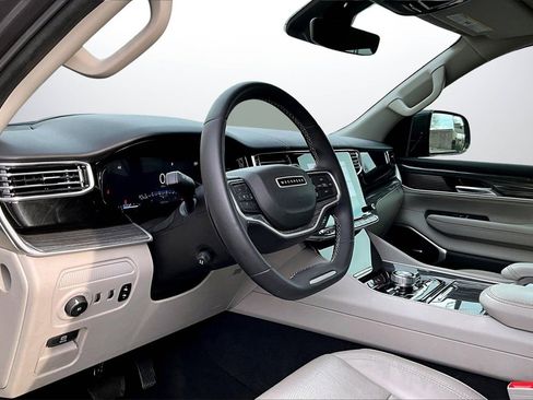 Used 2022 Jeep Wagoneer Series III image 19