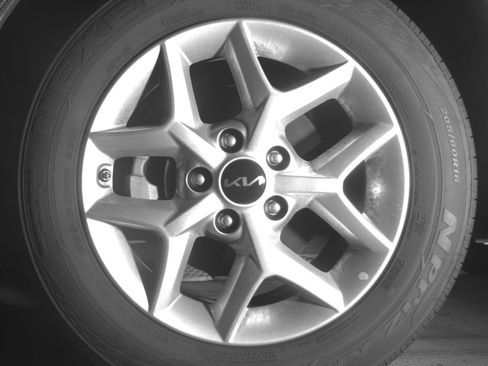 Used 2025 Kia Soul LX w/ LX Technology Package FWD image 12