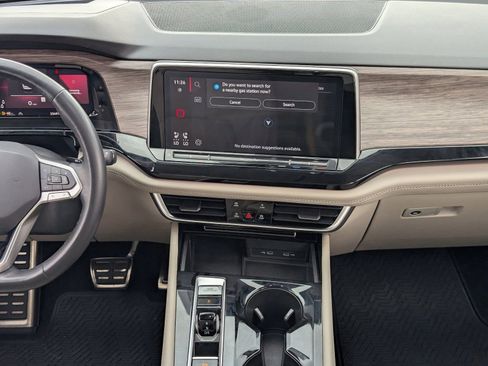 Used 2024 Volkswagen Atlas SEL Premium R-Line image 17