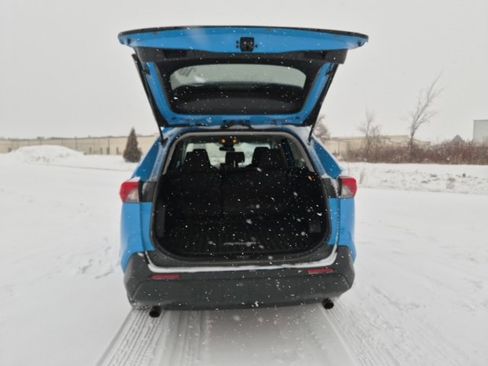 Used 2020 Toyota RAV4 LE image 7