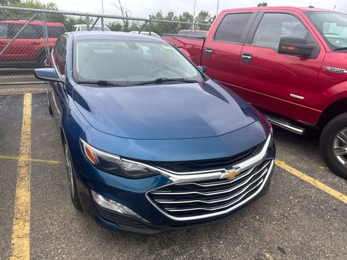 Used 2019 Chevrolet Malibu LT w/ Leather Package FWD image 25