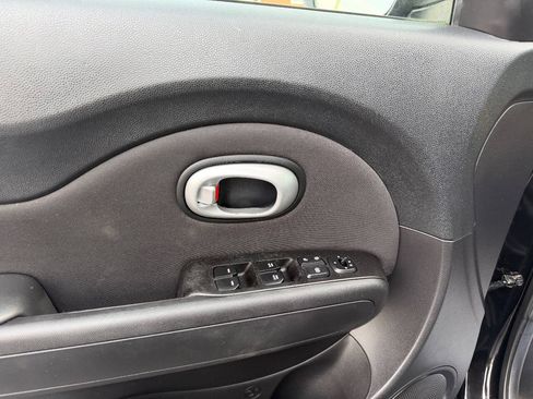 Used 2014 Kia Soul + FWD image 11
