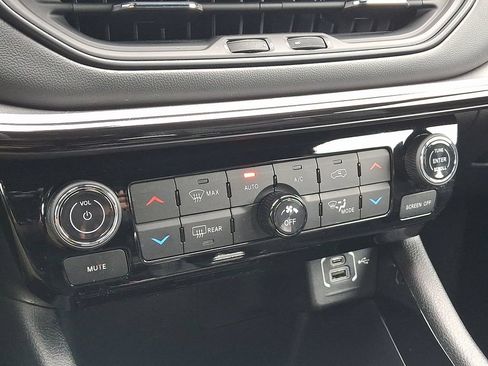 Certified 2024 Jeep Compass Limited w/ High Altitude Package AWD/4WD image 16