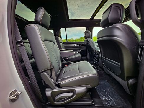 New 2026 Jeep Grand Wagoneer 4WD image 40