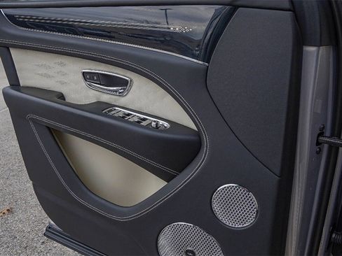 Certified 2024 Bentley Bentayga Extended Wheelbase image 35