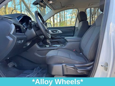 Used 2021 Chevrolet Traverse LS image 14