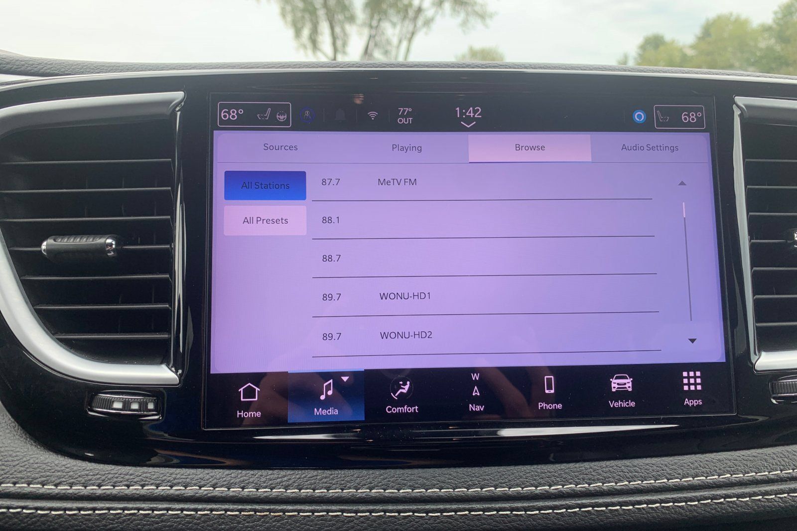 Used 2025 Chrysler Pacifica Limited FWD image 24