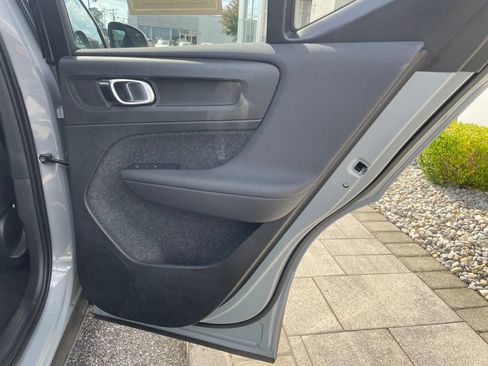 Used 2025 Volvo XC40 B5 Plus AWD/4WD image 13