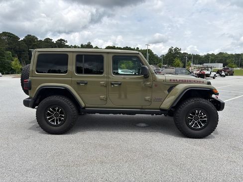 Used 2025 Jeep Wrangler Unlimited Rubicon AWD/4WD image 8