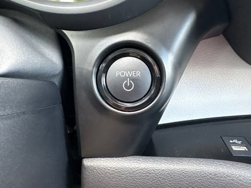 Used 2026 Toyota Sienna XLE FWD image 26
