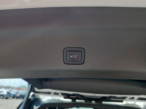 Certified 2024 GMC Yukon SLT w/ SLT Premium Package AWD/4WD image 12