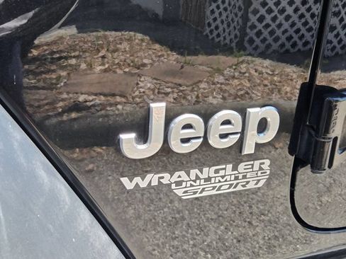 Certified 2018 Jeep Wrangler Unlimited Sport S AWD/4WD image 4