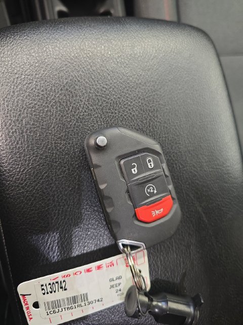Used 2024 Jeep Gladiator Rubicon w/ Convenience Group AWD/4WD image 29
