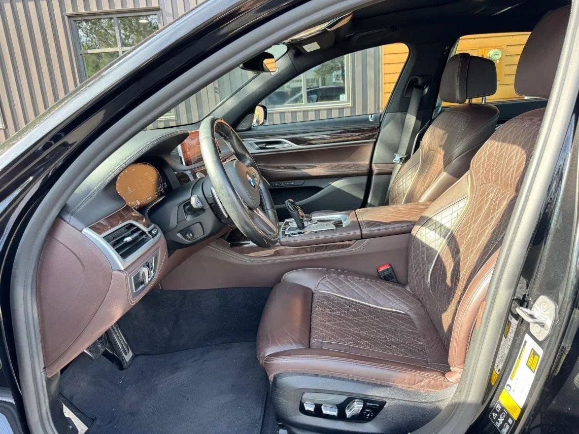 Used 2020 BMW 750i xDrive w/ Executive Package AWD/4WD image 12