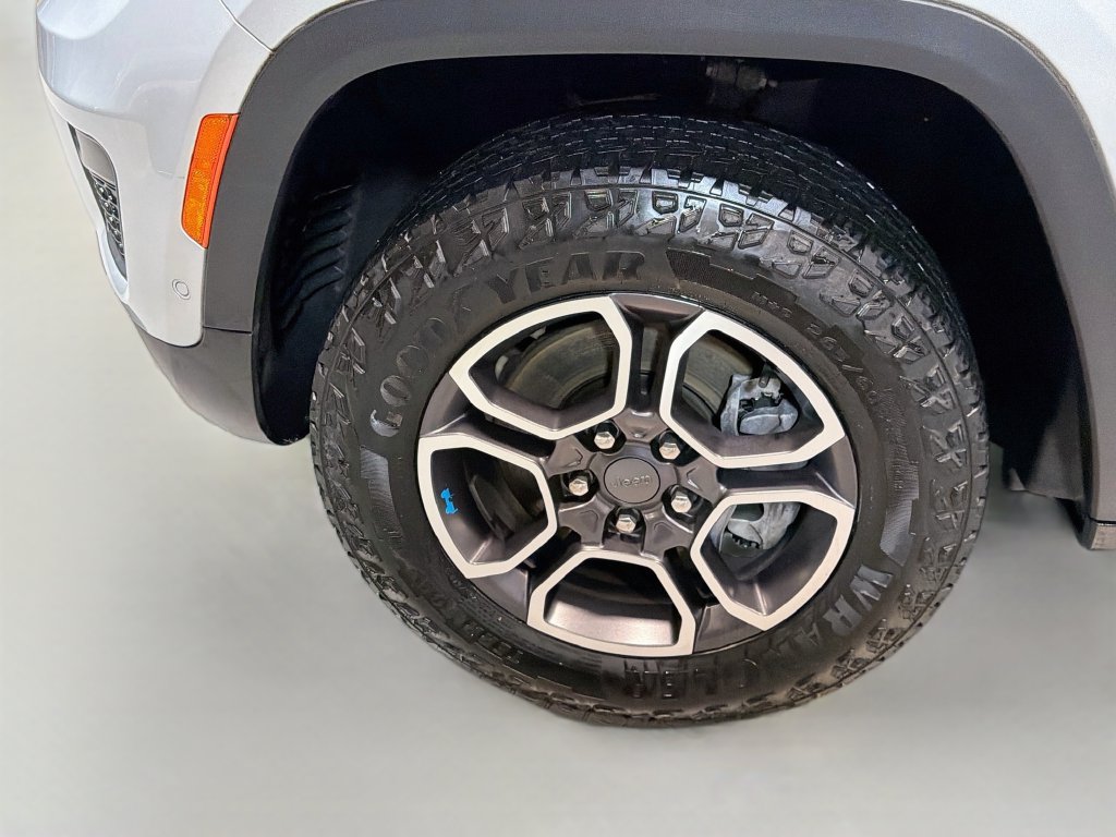 Used 2023 Jeep Grand Cherokee Trailhawk w/ Advanced Protech Group II AWD/4WD image 31
