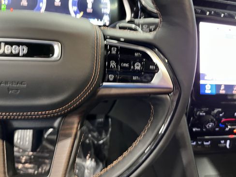 New 2025 Jeep Grand Cherokee L Summit w/ Luxury Tech Group V AWD/4WD image 24
