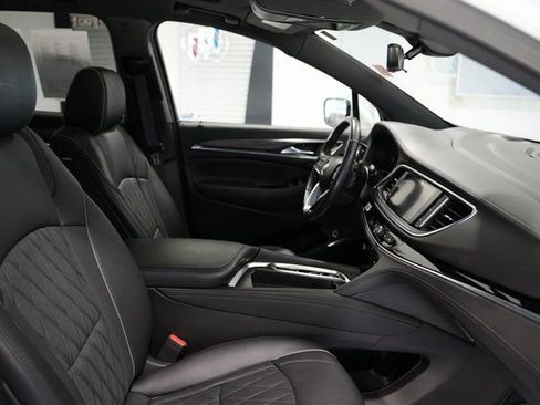 Used 2024 Buick Enclave Avenir image 24