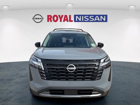 New 2026 Nissan Pathfinder Platinum FWD image 2