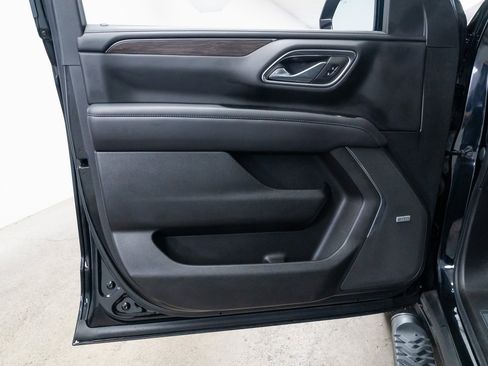 Used 2022 Chevrolet Tahoe Z71 w/ Z71 Off-Road Package image 18