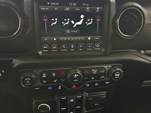 Used 2022 Jeep Wrangler Unlimited Sahara image 22