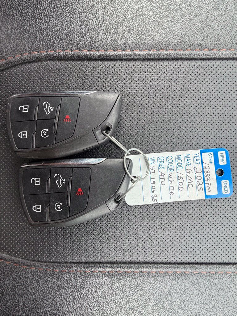 Used 2025 GMC Sierra 1500 AT4 w/ Technology Package AWD/4WD image 13