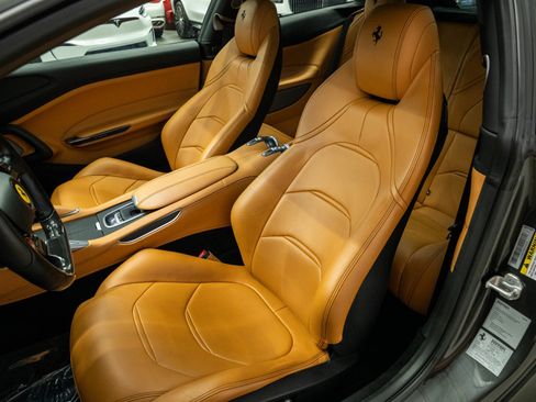 Used 2018 Ferrari GTC4Lusso AWD/4WD image 23