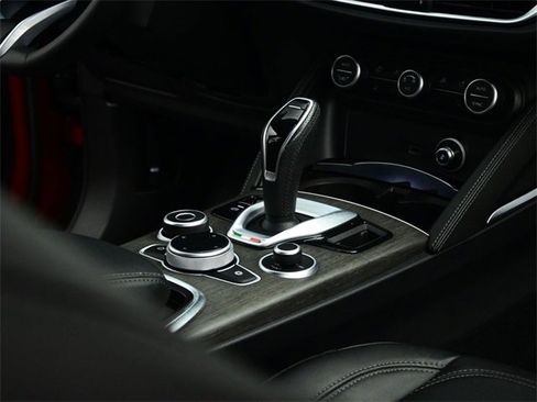 Used 2022 Alfa Romeo Stelvio Ti image 48